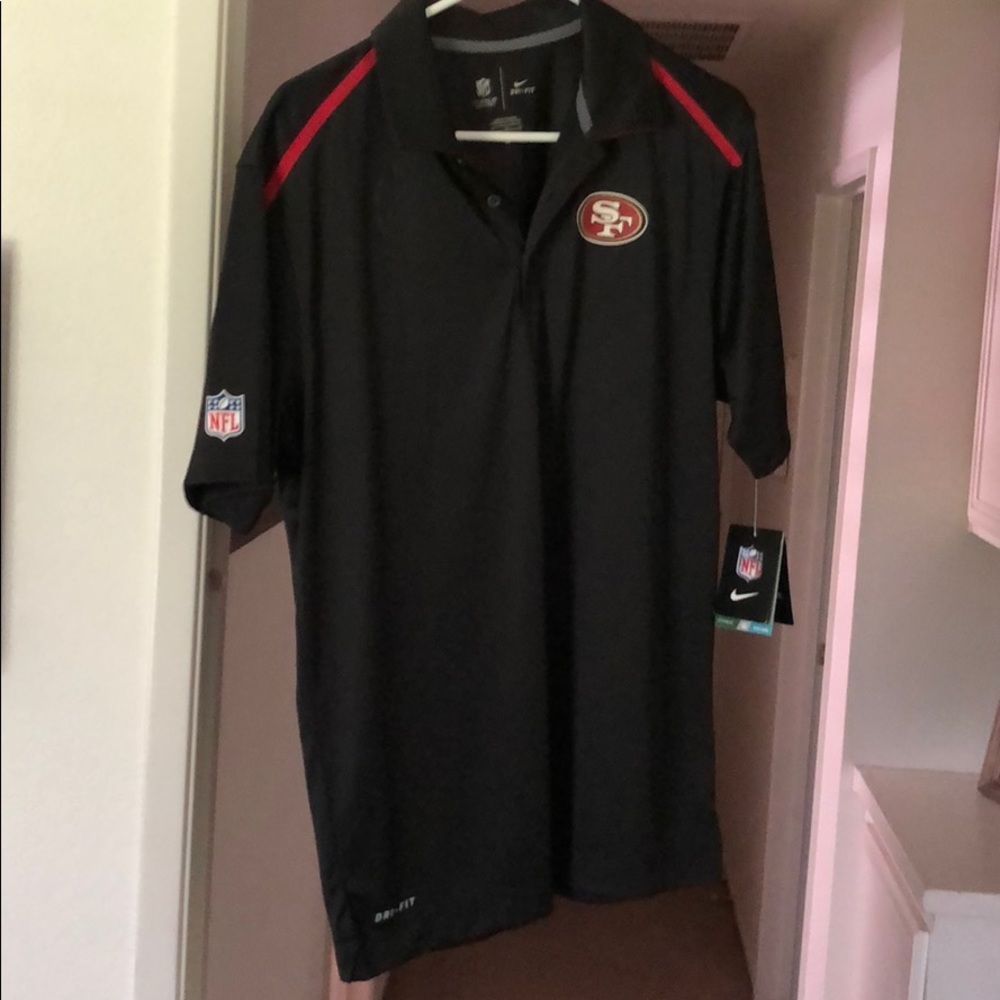 Men’s medium dri-fit Nike dress shirt